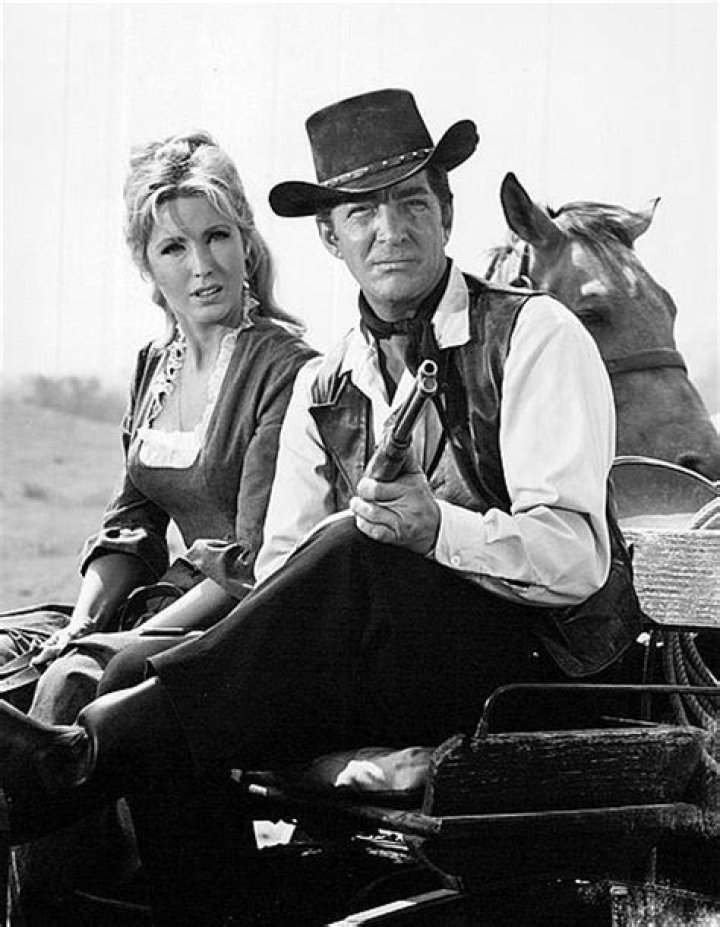 Dean Martin and Laura Devon as seen in the television series 'Rawhide' (1964)
