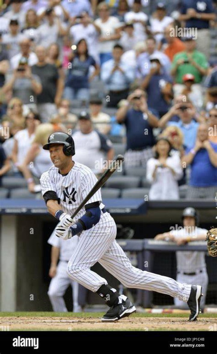 Derek Jeter hits a single against Boston Red Sox on September 28, 2014