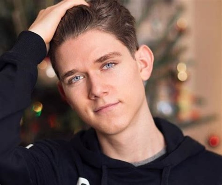 Devan Key in a December 2016 selfie