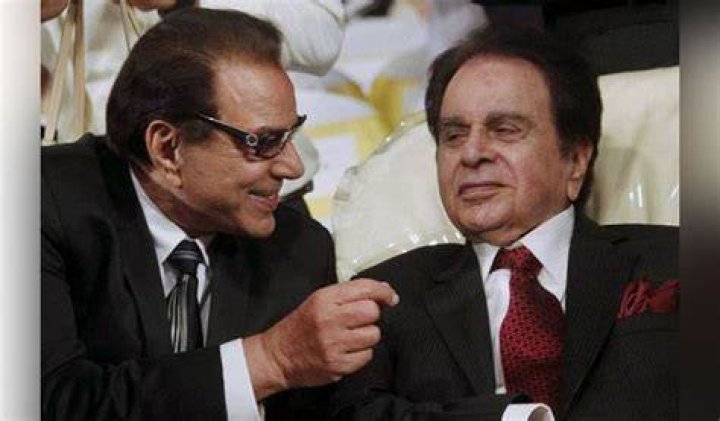Dharmendra (Left) and Dilip Kumar at the audio release of Apne in 2007