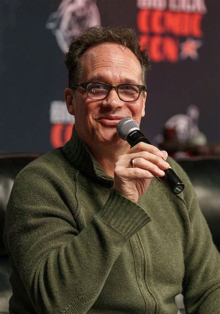 Diedrich Bader speaking at the 2017 WonderCon