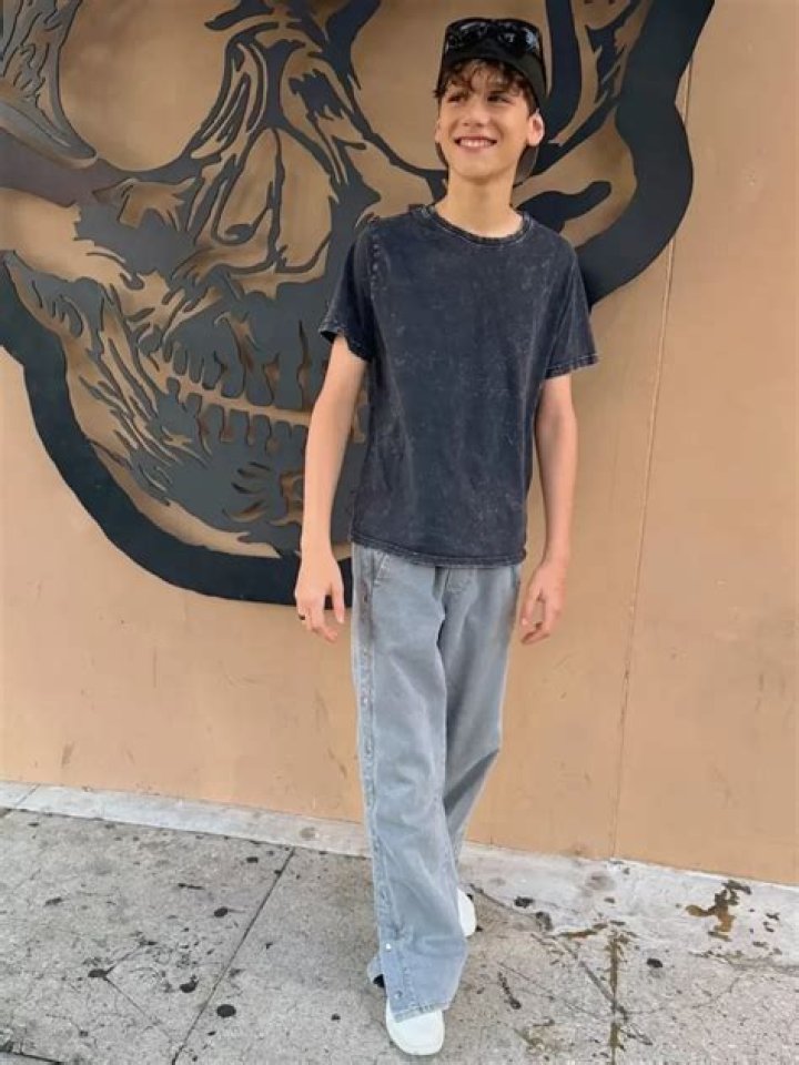 Diezel Ortiz as seen in a picture along with Danielle Cohn in June 2017 when she performed in an event for 'ROCK YOUR HAIR'
