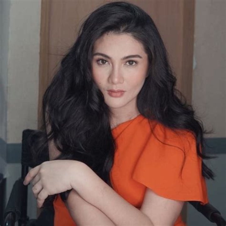 Dimples Romana in June 2022
