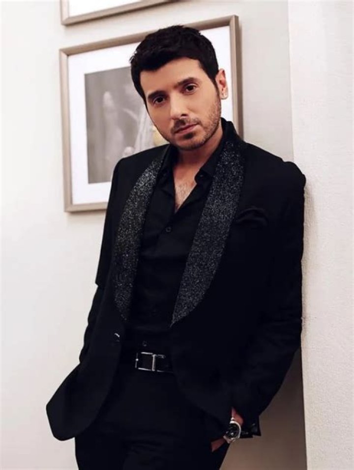 Divyendu Sharma as seen while smiling in a picture alongside Akanksha Sharma