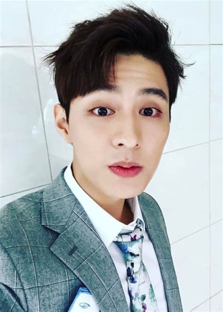 Do Ji-han as seen while taking a selfie in April 2017