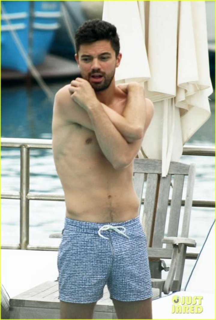 Dominic Cooper shirtless body
