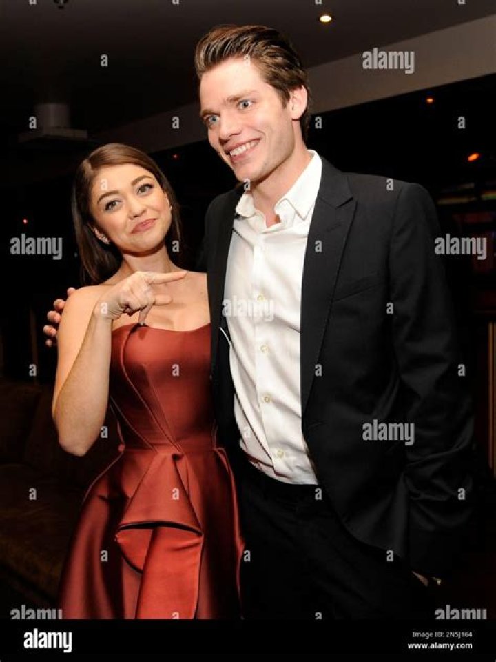 Dominic Sherwood and Sarah Hyland