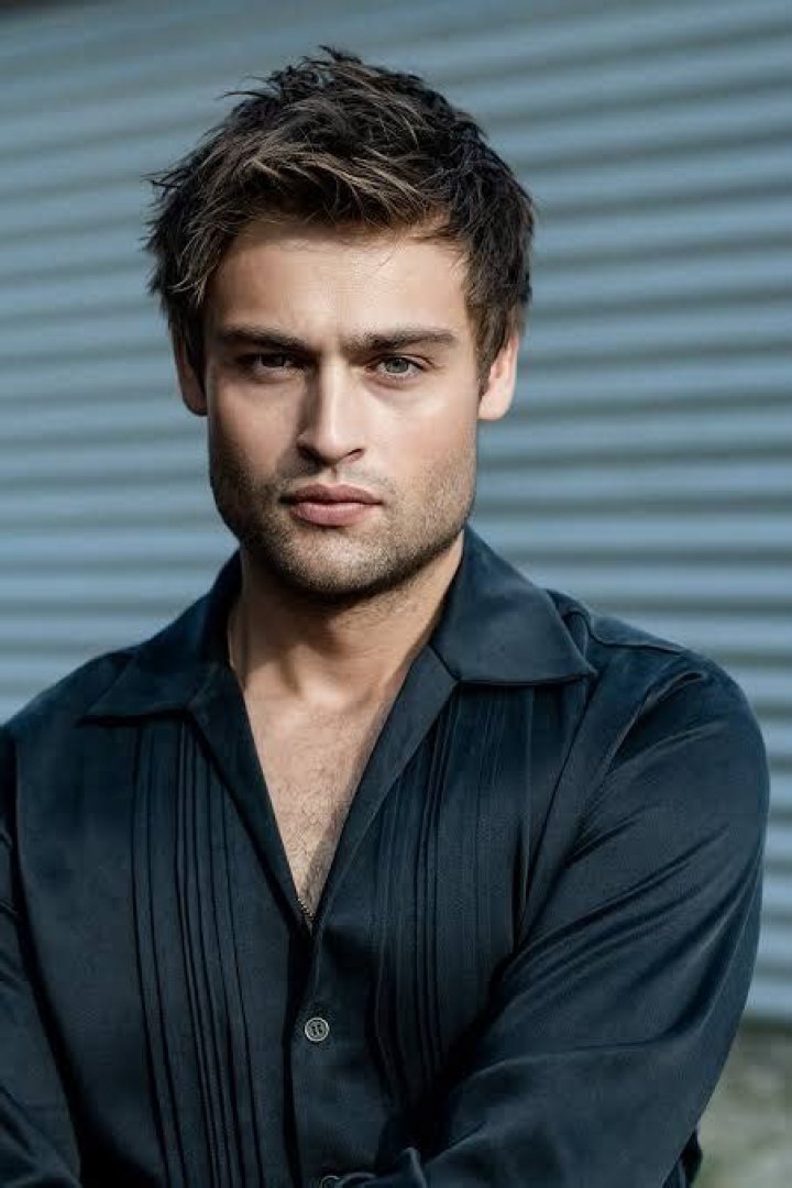 Douglas Booth Height