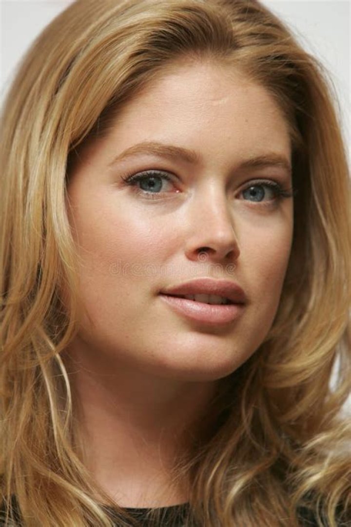 Doutzen Kroes face closeup