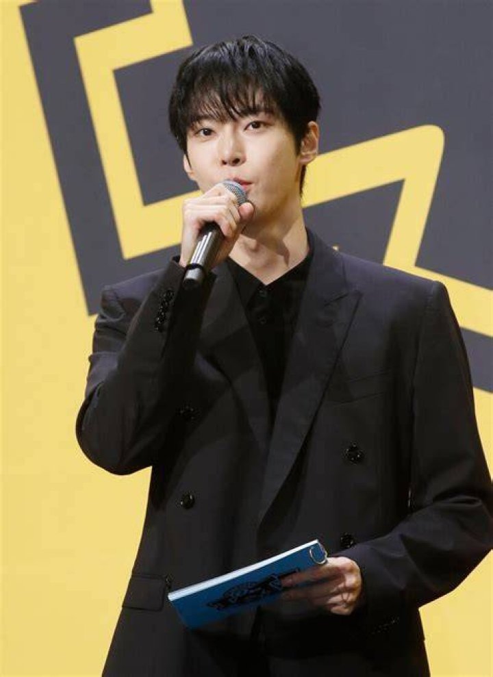 Doyoung at Masita Press Conference in February 2017