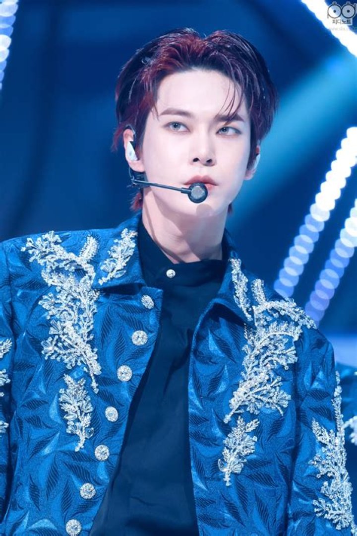 Doyoung during a performance at the Lotte Duty-Free Family Festival in September 2017