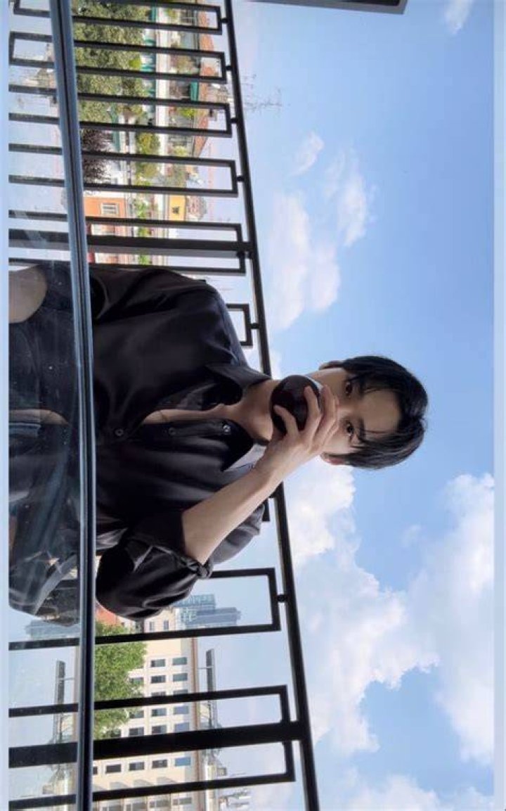 Doyoung in an Instagram post as seen in October 2018