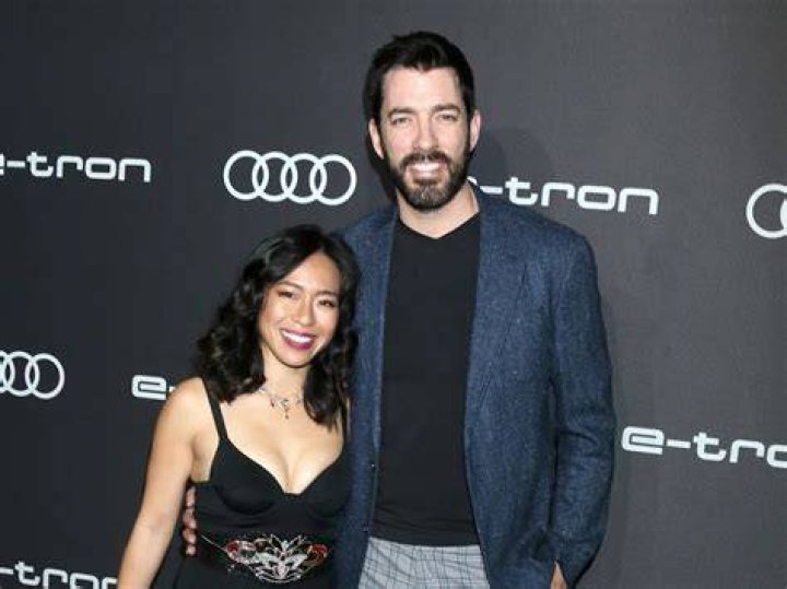 Drew Scott in a selfie with Linda Phan in September 2018