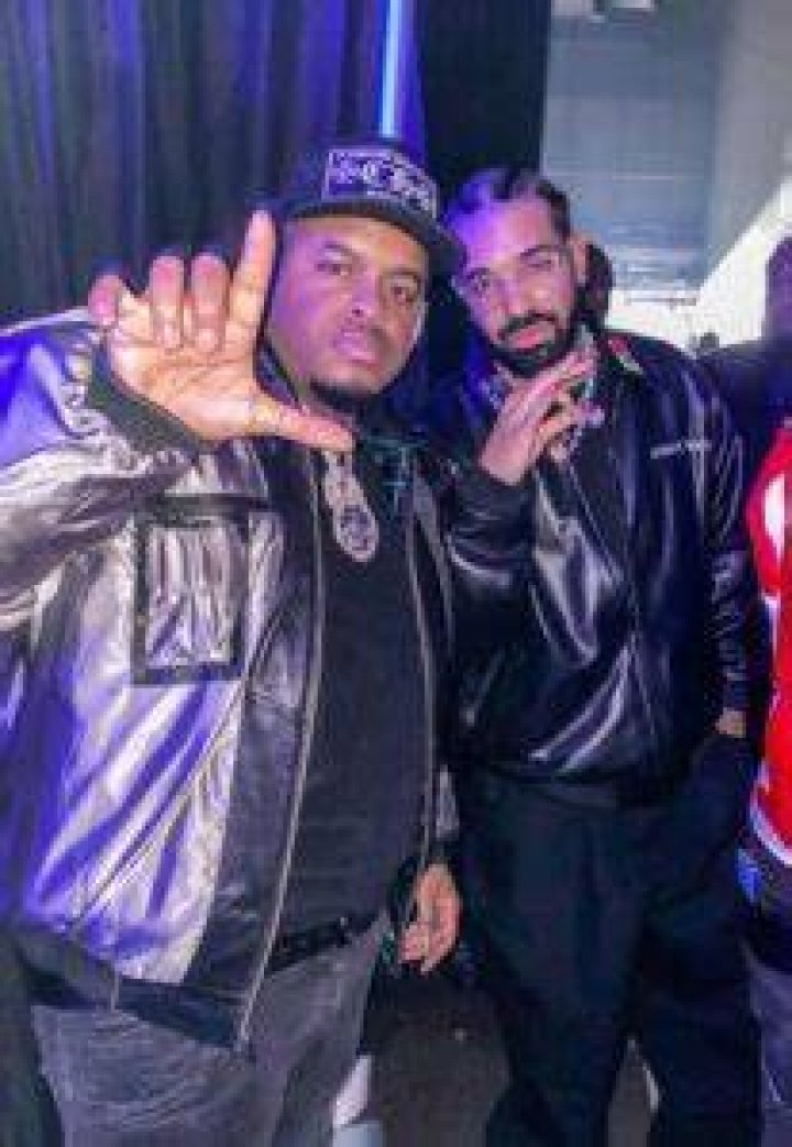 Duke Deuce (Left) posing for a picture with Drake in December 2022