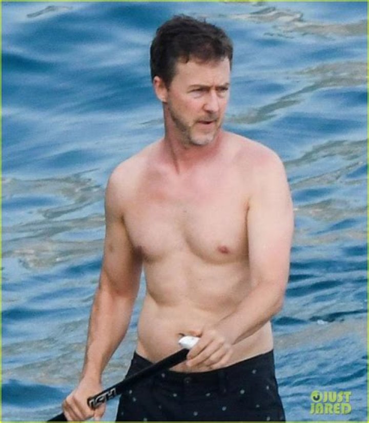 Edward Norton shirtless body