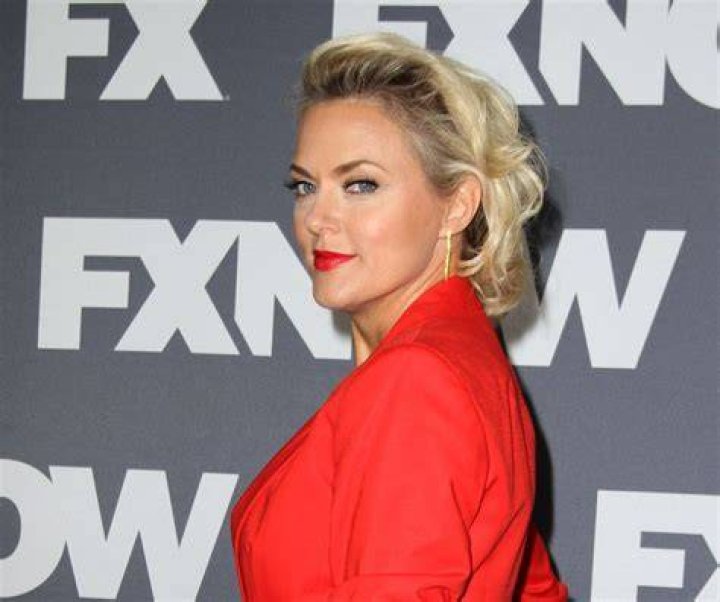 Elaine Hendrix in 2016