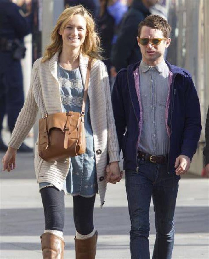 Elijah Wood and Kerry Bishe enjoying a leisurely stroll in Madrid in November 2012