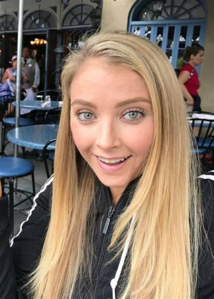 Elisabeth Harnois in a selfie as seen in May 2015