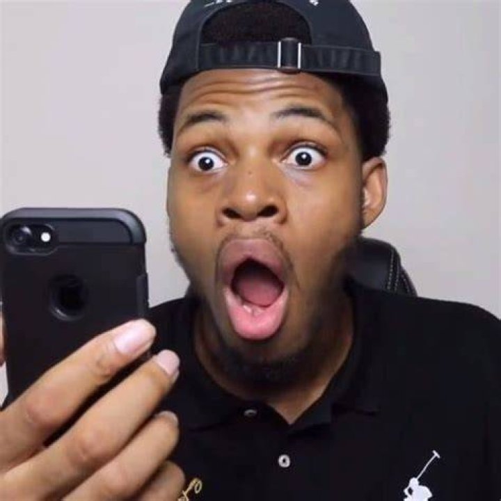Elisocray as seen in a selfie that was taken in the past