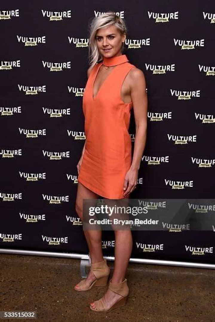 Eliza Coupe at the Vulture Festival in May 2016
