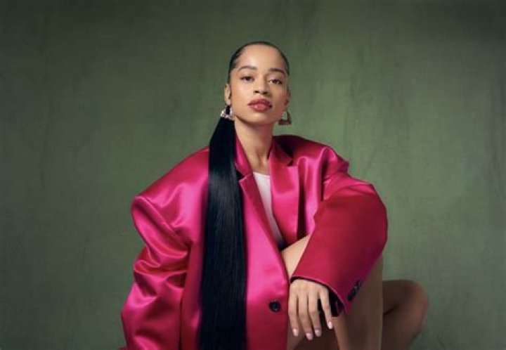 Ella Mai posing for a picture in May 2018