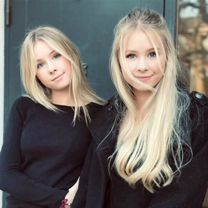 Elle Cryssanthander with her sister as seen in January 2020