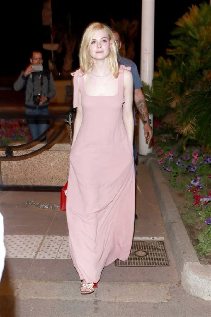 Elle-Fanning-Height-Weight-Body-Statistics Elle Fanning walking on the red carpet