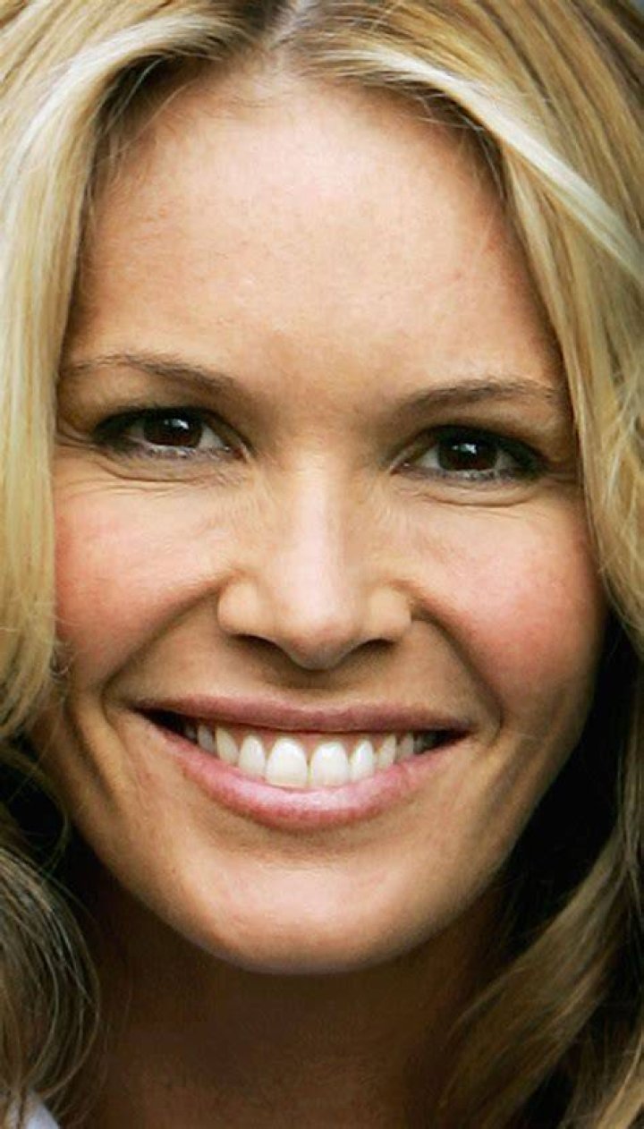 Elle Macpherson face closeup