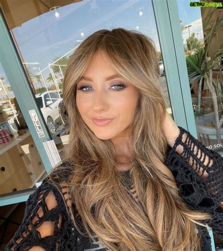 Elliana Walmsley at Habit Salon in January 2023