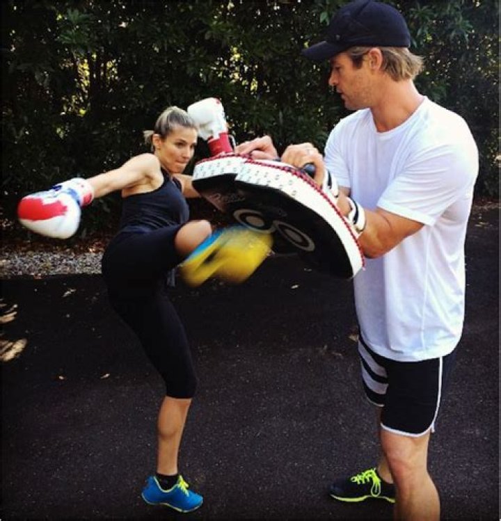 Elsa Pataky exercising
