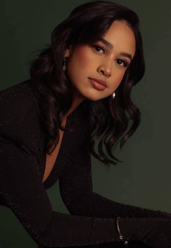 Emily Tosta in a glammed-up selfie in September 2018