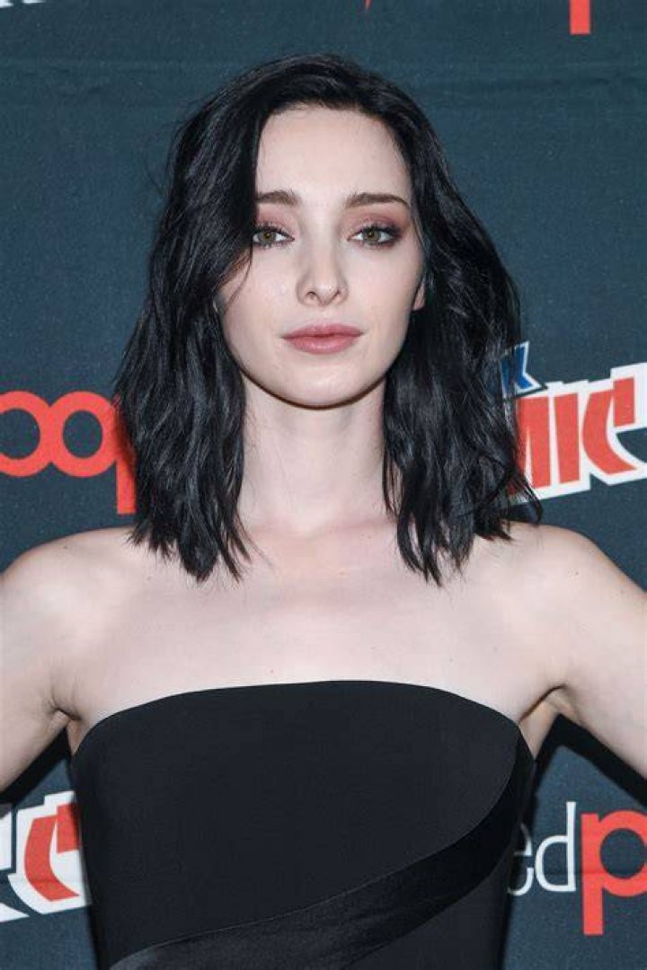 Emma Dumont as seen in August 2018