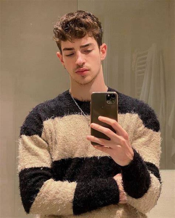 Erik in an Instagram selfie as seen in June 2018