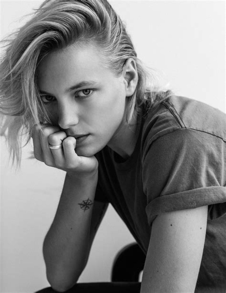 Erika Linder (Right) as seen while smiling in a selfie with Heather Kemesky at Laguna Beach, California in 2021