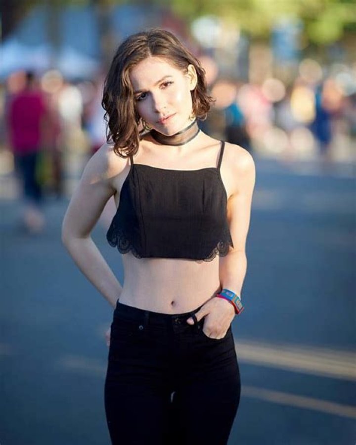 Erin Sanders boobs