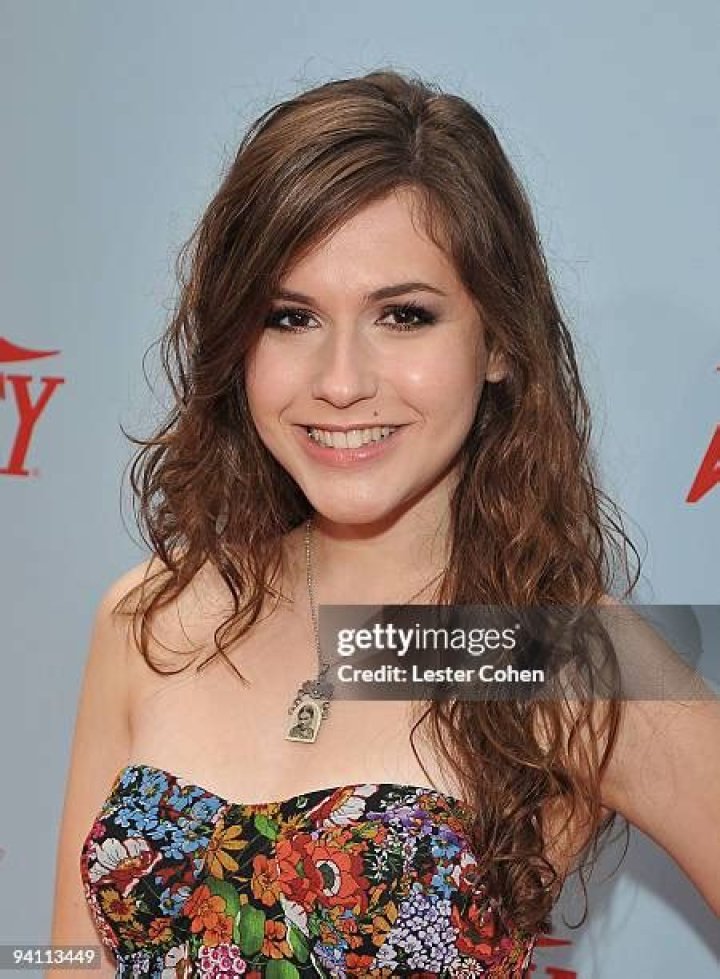 Erin Sanders hot
