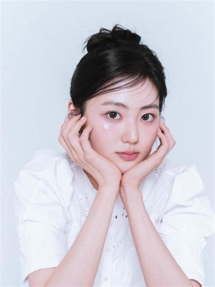 Eunbin posing for a picture in July 2020