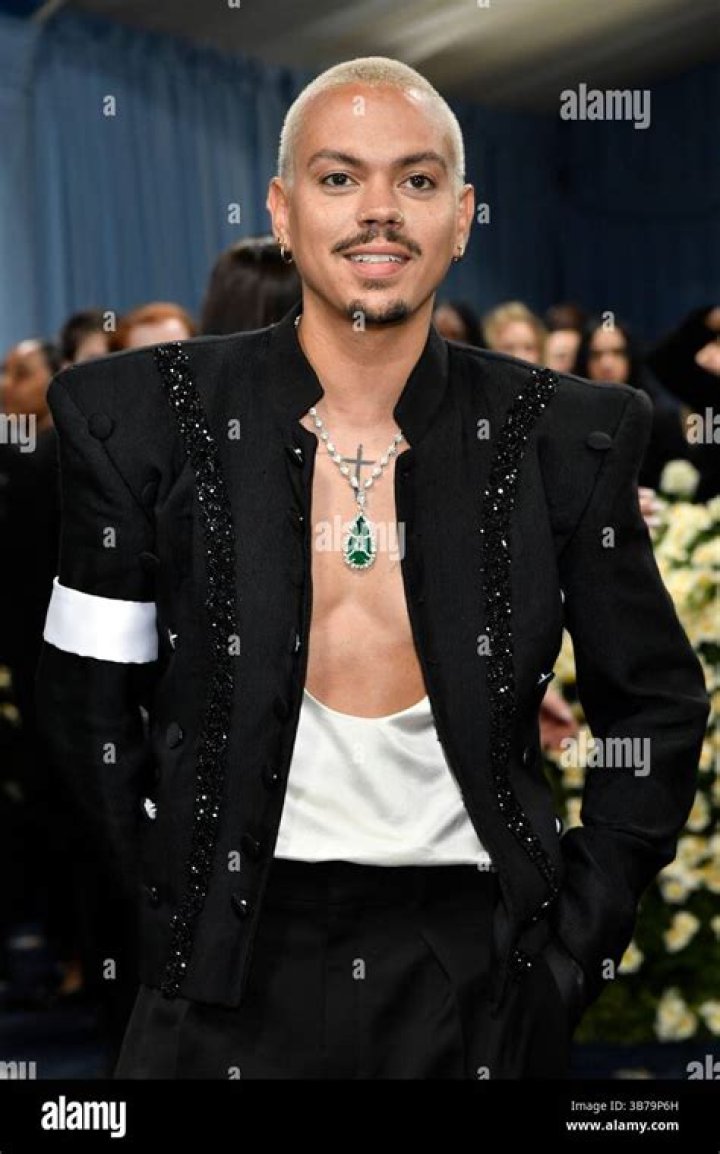 Evan Ross shirtless look