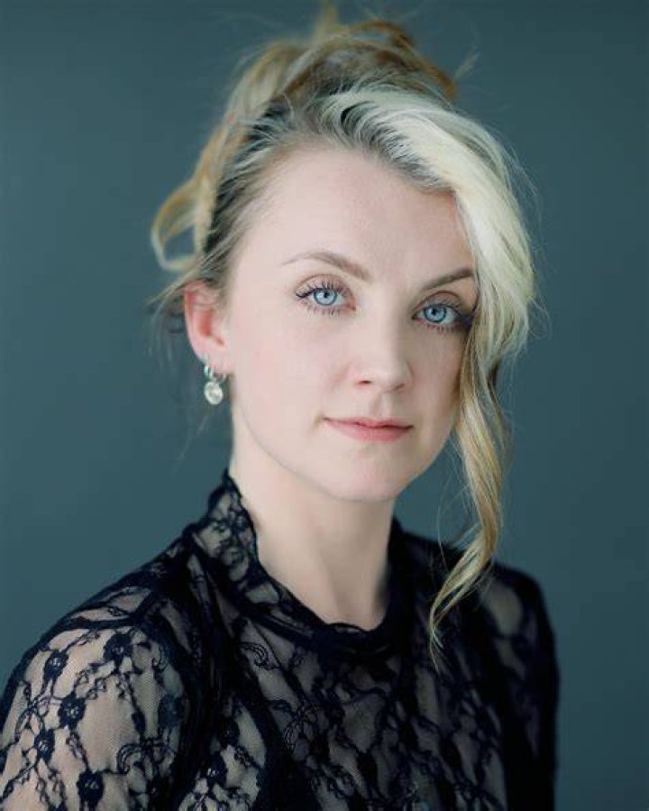 Evanna Lynch promoting PETA's vegan holiday gift baskets in a selfie as seen in December 2017