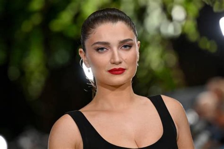 Eve Hewson in a mirror selfie in October 2018
