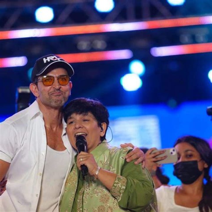 Falguni Pathak and Hrithik Roshan in October 2022