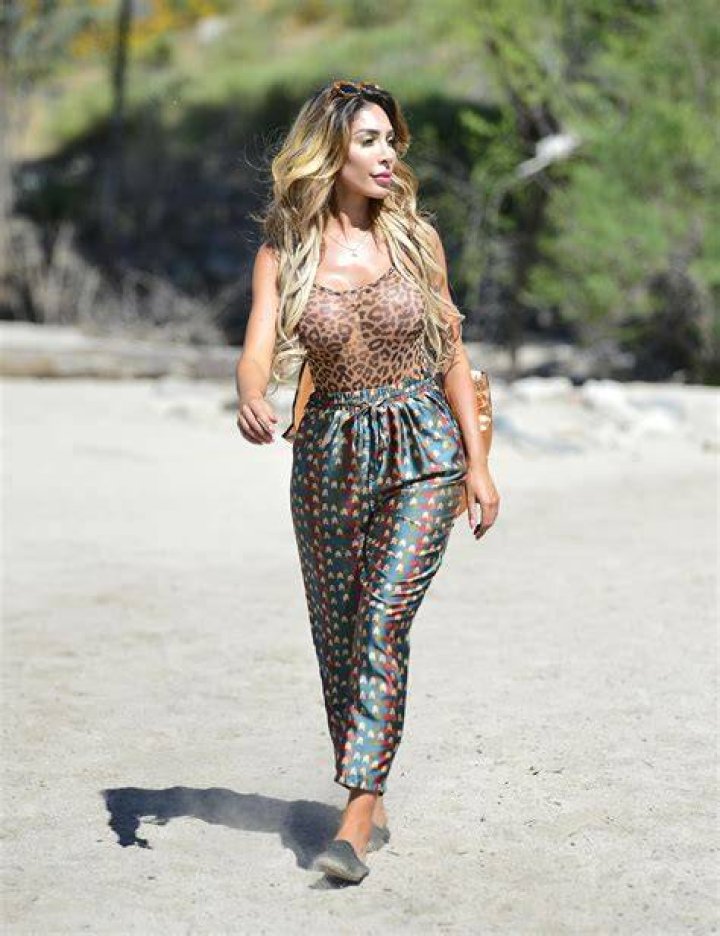Farrah Abraham in bikini at a beach in Hawaii in April 2016