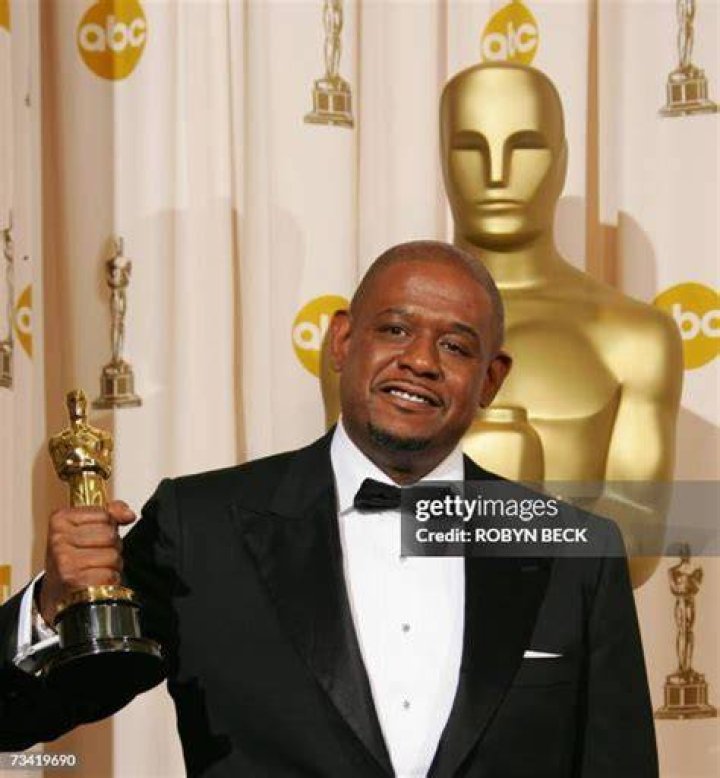 Forest Whitaker with his Oscar award