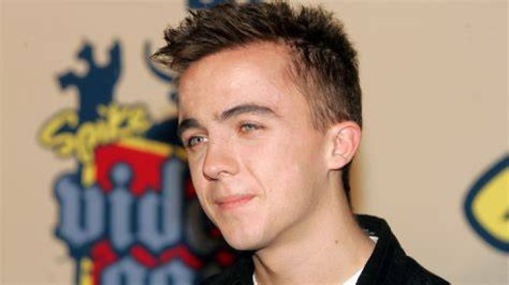 Frankie Muniz gets dwarfed in front of Lisa Leslie