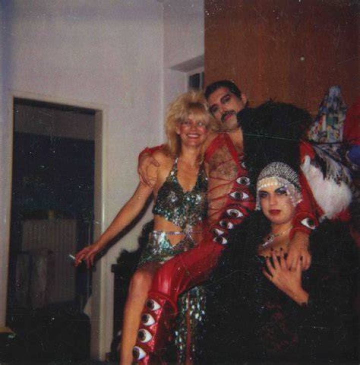Freddie Mercury and Barbara Valentin poses in a bar