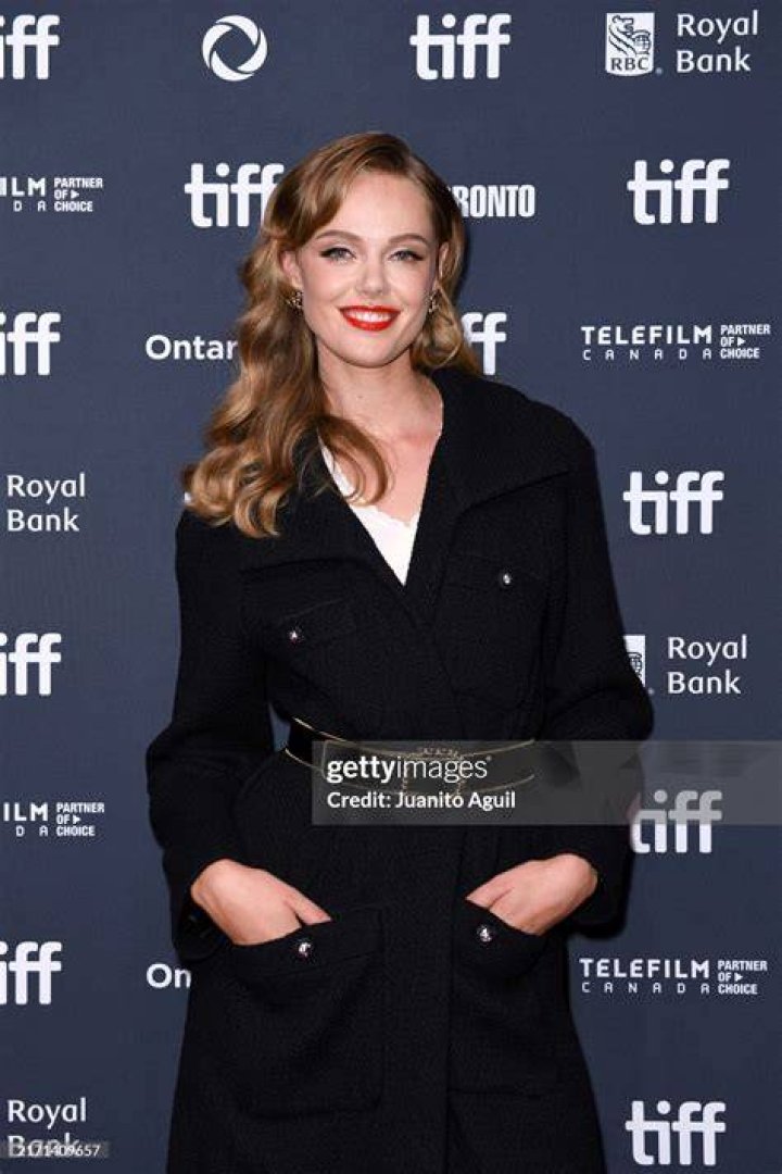 Frida Gustavsson during the signing with Maybelline New York.