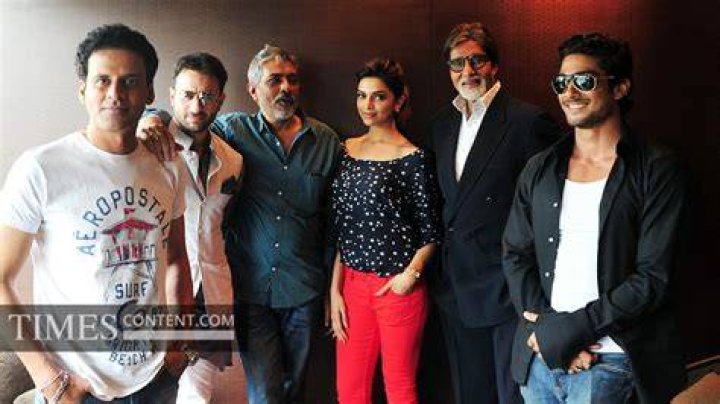(From l to r) Manoj Bajpayee, Richa Chadda, Anurag Kashyap, Nawazuddin Siddiqui, Huma Qureshi, and Piyush Mishra seen in 2012