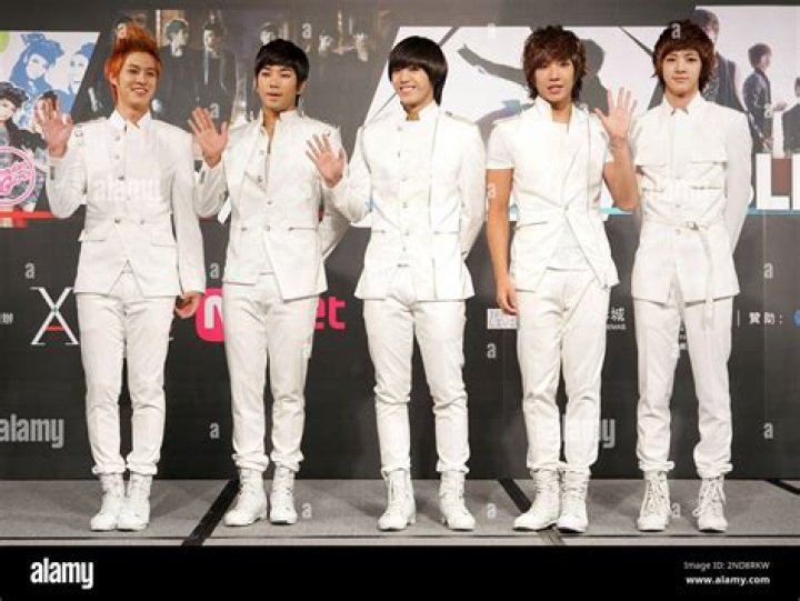 (From left to right) Seungho, Thunder, Joon, Mir, and G.O as seen performing in 2010