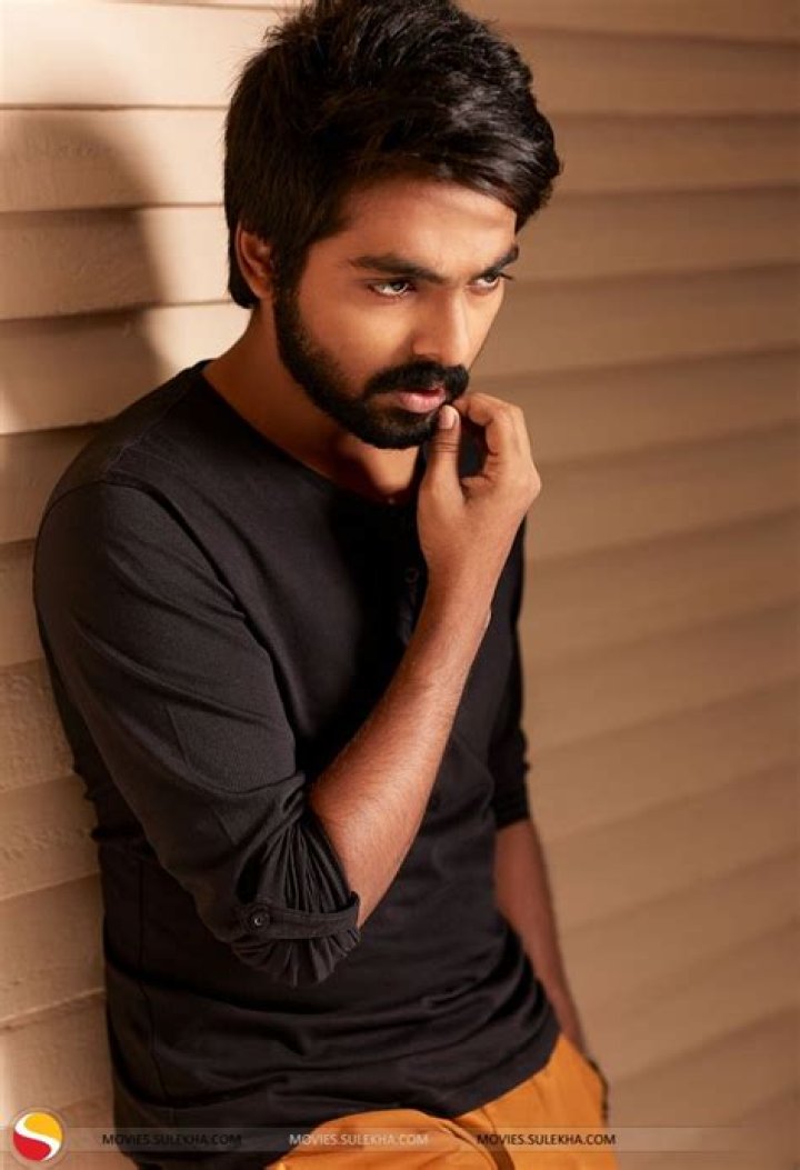 G. V. Prakash Kumar showing his Provoke Magazine's Best Actor Award Trophy which he won for Sarvam Thaalamayam in 2019