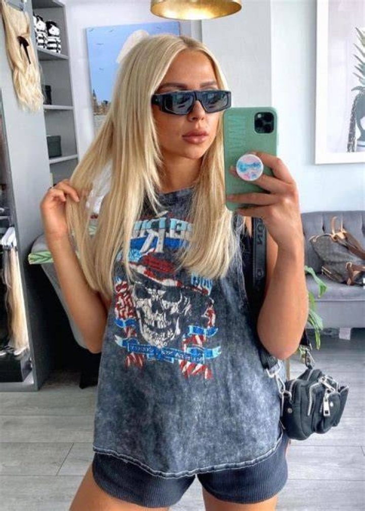 Gabby Allen sending rock chick vibes in October 2020